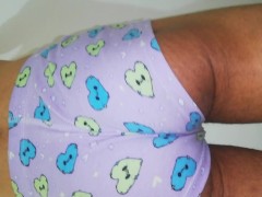 sola en casa te muestro mi culo en ropa interior, ven follame en cuatro soy tu perra sumisa