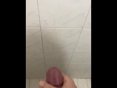 إنها عاهرة كاملة، انظر كيفتستمني، لقد اكتشفوها تقريبًا