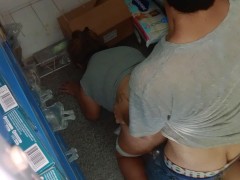 Sexo de perrito en el depósito