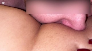 Парень лижет клитор, трахает пальцами киску до сквирта - я делаю умопомрачительный минет