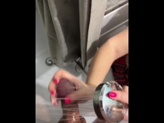 Сводная сестра пробралась в душ к сводному брату отсосать его член