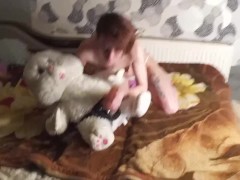 Стройная девушка нежно развлекается - Screenshot 6 of 16 - стройная девушка