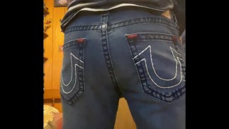 Поздняя ночь отчаянная туалетная моча + пердеж в джинсах и пижаме Бэтмена