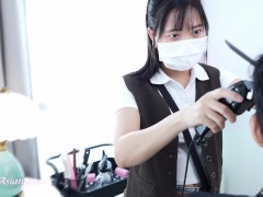 理容師のセクシーなお尻が客を誘惑 - Screenshot 1 of 16 - Japanese Porn