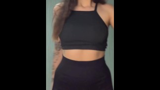 a girl in tight clothes looks beautiful💕