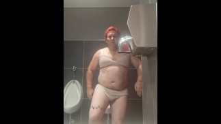 Переодевался в общественных туалетах, но не поймал