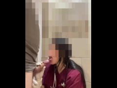 Dottoressa visita il pene di un paziente e ne valuta lo sperma. VIDEO COMPLETO SU ONLYFANS