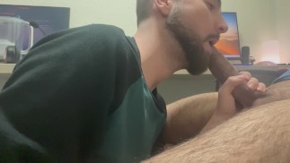 сосу толстый твердый член моего друга