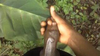 ЧУТЬ НЕ ЗАСТУКАЛИ НА УЛИЦЕ, КОГДА ОН ЛОМАЛ ОРЕХ