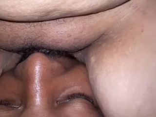 我的荡妇坐在我的脸上，她射在我的嘴里 😏😝