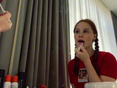 Захотела ТРАХНУТЬ ЕГО и сделала это пока он играл (а он и не возражал) - Screenshot 1 of 16 - Games