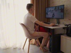 Захотела ТРАХНУТЬ ЕГО и сделала это пока он играл (а он и не возражал) - Screenshot 6 of 16 - Games