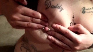 Горячий котенок доит довольно маленькие / Кормящая подборка