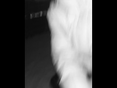 Дрочка в общественном парке, на виду у всех