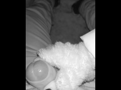 Дрочка в общественном парке, на виду у всех - Screenshot 2 of 16 - Public Handjob