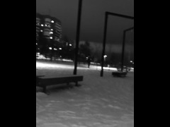 Дрочка в общественном парке, на виду у всех - Screenshot 7 of 16 - Public Handjob