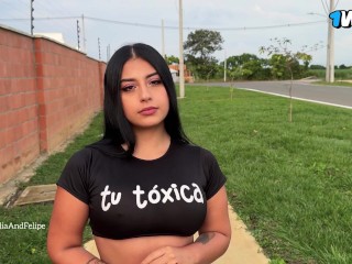 Un desconocido interrumpió mi camino y me convenció de follar en su apartamento