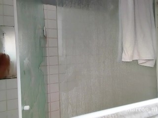I Traveled to the Capital and Stayed in a 2-star Hotel. at Night I took a Shower in the Worst Hotel.