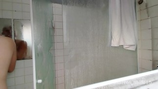 I traveled to the capital and stayed in a 2-star hotel. At night I took a shower in the worst hotel.