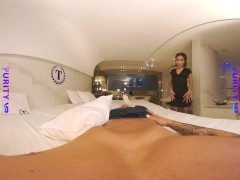 PURITYVR Alice Gomez is bored and feeling slutty - Screenshot 2 of 16 - Vr