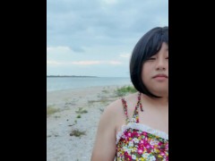 水着になって浜辺でオナニーして気持ちよくなってきました。 - Screenshot 3 of 16 - 手コキ