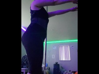 Приседая, может быть, следующим будет твое лицо? 💕