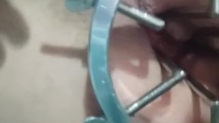 Abriendome el culo bien perra
