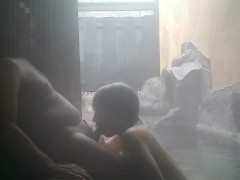 無修正　倫熟年カップル温泉旅館露天クン二､フェラ抜き - Screenshot 14 of 16 - 日本人 カップル