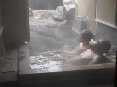 無修正　倫熟年カップル温泉旅館露天クン二､フェラ抜き - Screenshot 2 of 16 - 日本人 カップル