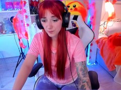 sexy gamer cant hold her juices