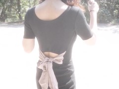 ローターを入れたまま散歩！歩けなくなる彼女で遊んでしまった。おまんこには巨大ディルドが突っ込まれ、電マでクリトリスを同時責め(素人、個人撮影、日本人) - Screenshot 1 of 16 - Japanese