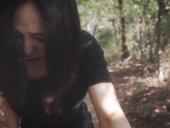 ローターを入れたまま散歩！歩けなくなる彼女で遊んでしまった。おまんこには巨大ディルドが突っ込まれ、電マでクリトリスを同時責め(素人、個人撮影、日本人)