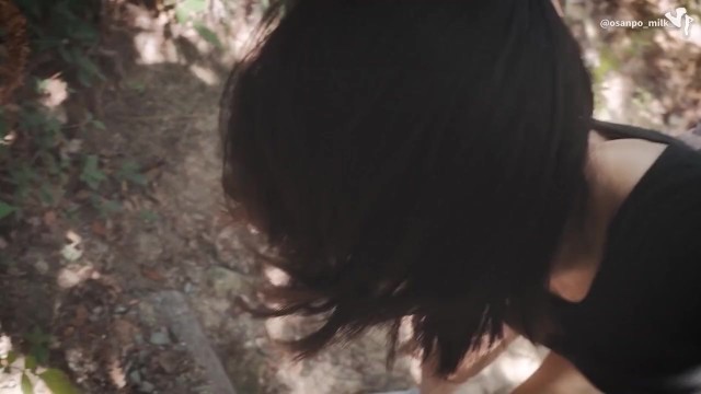 ローターを入れたまま散歩！歩けなくなる彼女で遊んでしまった。おまんこには巨大ディルドが突っ込まれ、電マでクリトリスを同時責め(素人、個人撮影、日本人)