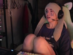 Man makes camgirl cum in front of everyone. (Tipped 20000tks to put clothes on ;) and cum)