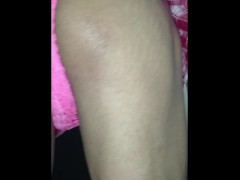 ¿A qué huele? Cute colegiala japonesa muestra bragas sucias y te pone bragas en la cara, bick dick