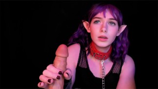 Подросток-транс дрочит большой член папочки