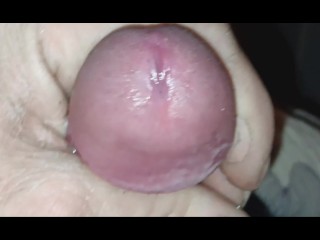 Крупным планом кончил выстрел любви