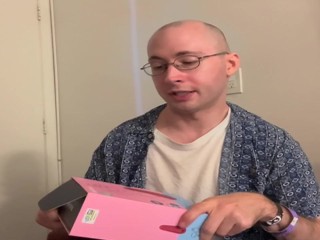 Solo Male Reviews Female Sex Toy and is Confused