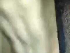 Gosto de esfregar minha buceta carnuda