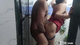 Индийскую подругу дези Hot трахнули в ванной. Секс индийской дези девушки в ванной.