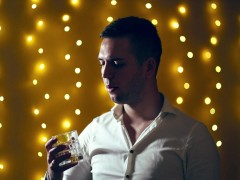 Жена не вернулась домой, поэтому пришлось подрочить - Screenshot 3 of 16 - Finished On Stomach