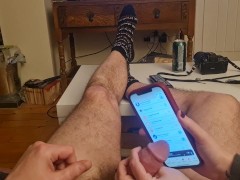 Girlfriend uses boyfriend's dick on cellphone - Screenshot 10 of 16 - Amateur Couple