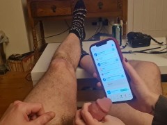 Girlfriend uses boyfriend's dick on cellphone - Screenshot 13 of 16 - Amateur Couple
