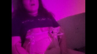 Соло-мамаша мастурбирует молокоотсосом