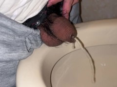 小さい仮性包茎チンポでおしっこをしてみた - Screenshot 1 of 16 - Foreskin