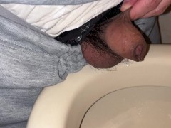 小さい仮性包茎チンポでおしっこをしてみた - Screenshot 16 of 16 - Foreskin