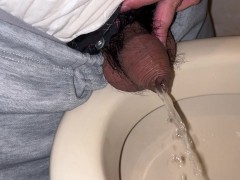 小さい仮性包茎チンポでおしっこをしてみた - Screenshot 6 of 16 - Foreskin