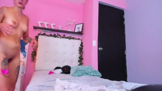 sexo com minha namorada com tesão até gozar na bunda dela.