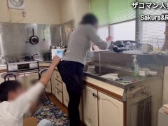 昭和レトロな台所で生々しいセックス/巨根ポルチオ開発/人妻/キッチン/即イキ連続絶頂/着エロ/着衣/生ハメ/日本人夫婦/カップル - Screenshot 2 of 16 - キッチン