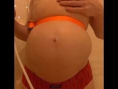 I swallow the hose and fill my belted stomach and intestine on my OF🎈Who will win this fight?😈💥